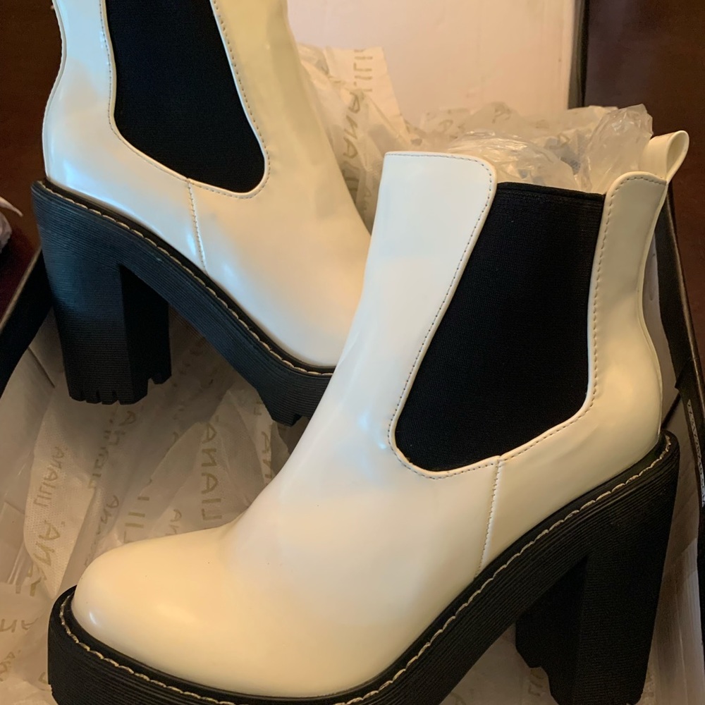 Liliana white women’s boots - Never worn
